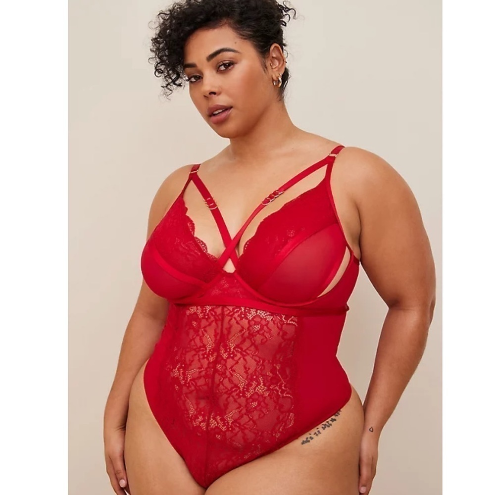 Torrid red SEXY STRAPS AND LACE BODYSUIT - Picture 2 of 11